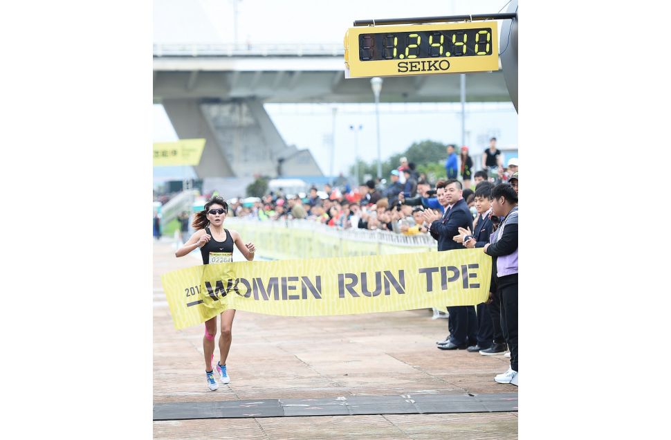 2017 Women Run TPE女子半程馬拉松由號稱「最強上班族跑者」的陳瑋琳以1小時25分21秒的成績封后。（主辦單位提供）