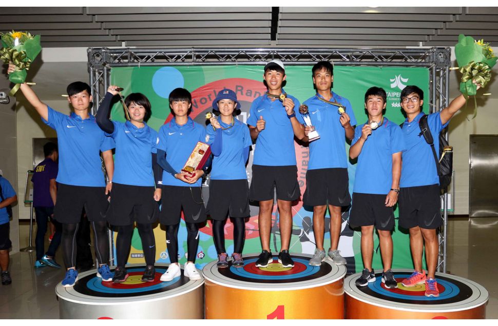 中華反曲弓男女隊雙雙在亞洲盃射箭賽勇奪團體賽銀牌。(射箭協會提供)