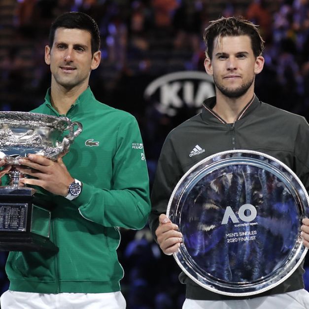 2020年澳網冠軍Novak Djokovic（左）與亞軍Dominic Thiem（右）。（達志影像資料照）
