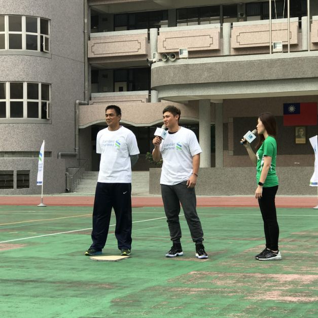 陳金鋒（左）與陳鏞基出席2017台北渣打公益馬拉松視障陪跑訓練營活動。（鍾亞芳／攝）