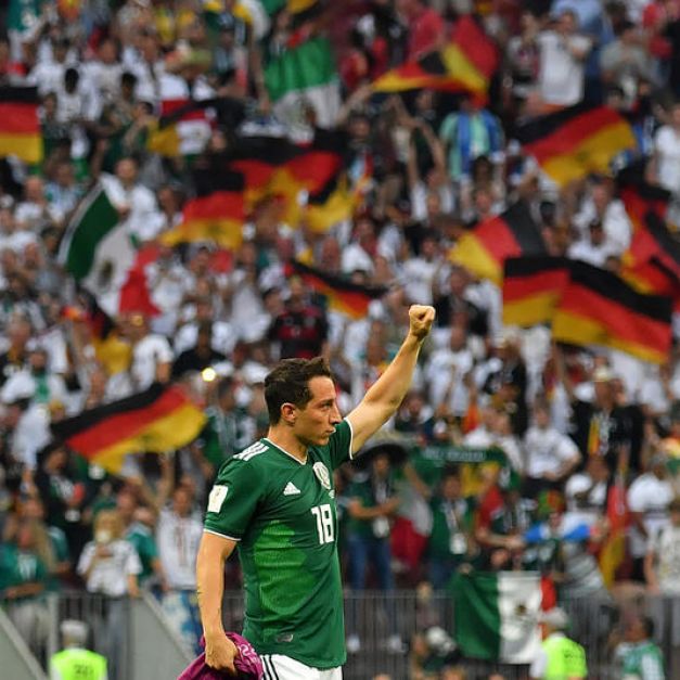 墨西哥中場Andres Guardado握拳慶祝球隊擊退德國。（AFP授權）