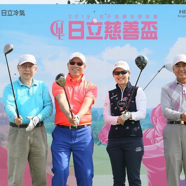 李旻（右二）與3位業餘人士黃清義、宋耀及蔡龍波以60桿贏得配對賽冠軍。（主辦單位提供）