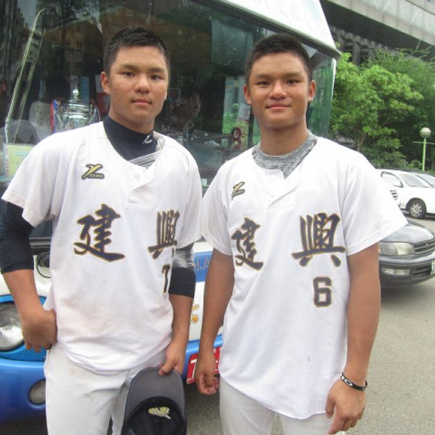 陳柏均(左)、陳致均雙胞胎兄弟。(王婉玲/攝)
