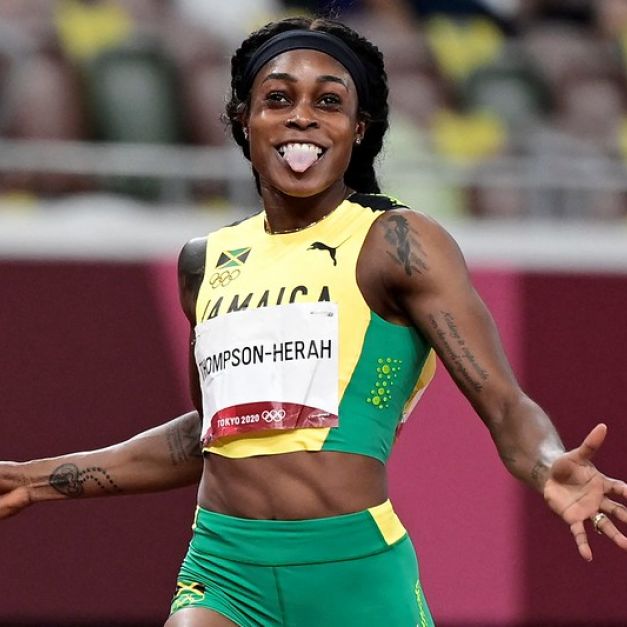Eliane Thompson-Herah女子200公尺奪金後慶祝。【AFP授權】